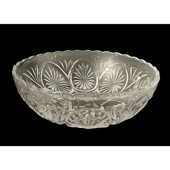 Vintage Scalloped Sunburst Clear Depression Glass Serving Bowl 8" Round - Picture 2 of 6